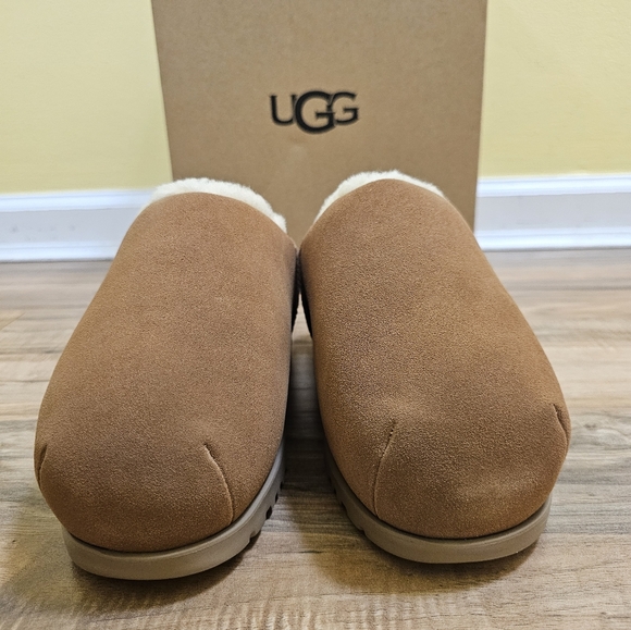 UGG Pumped Slide Clogs - Picture 3 of 12